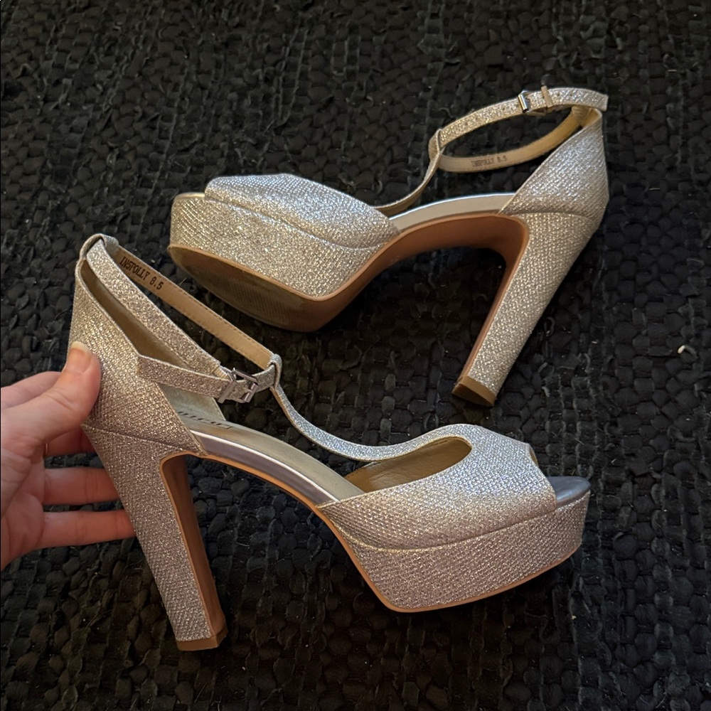 IDIFU Glittering Silver Platform Heels